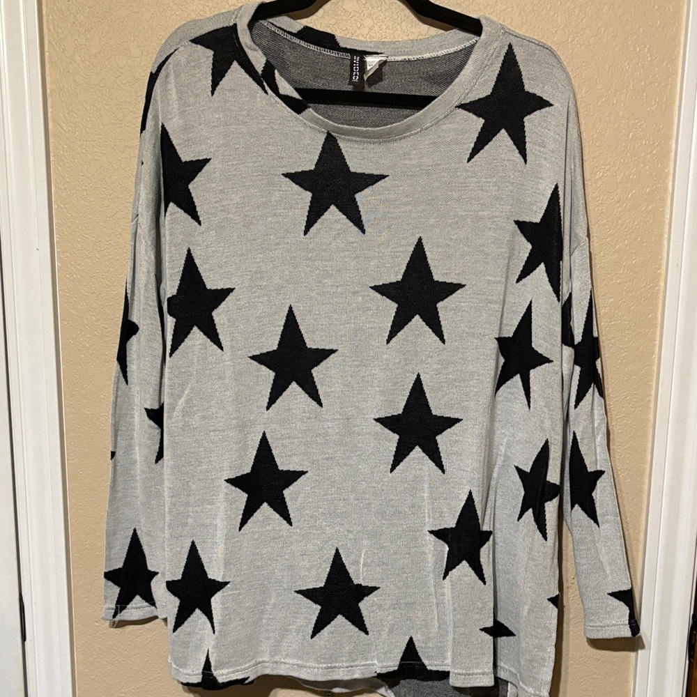 H&M Gray Long-Sleeve Sweatshirt with Black Star Print
